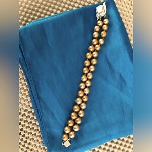 Vintage Marvella faux pearl double strand bracelet. Beige/cocoa. Working clasp